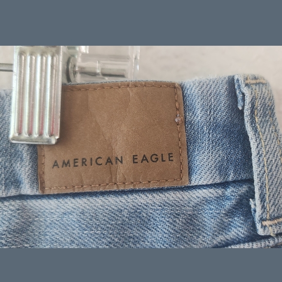 American Eagle Distressed Curvy Mom Denim Shorts Sz 18 - Picture 4 of 9